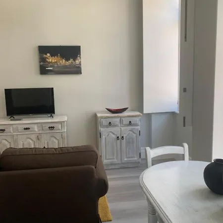 Art's District Sunrise Apartment